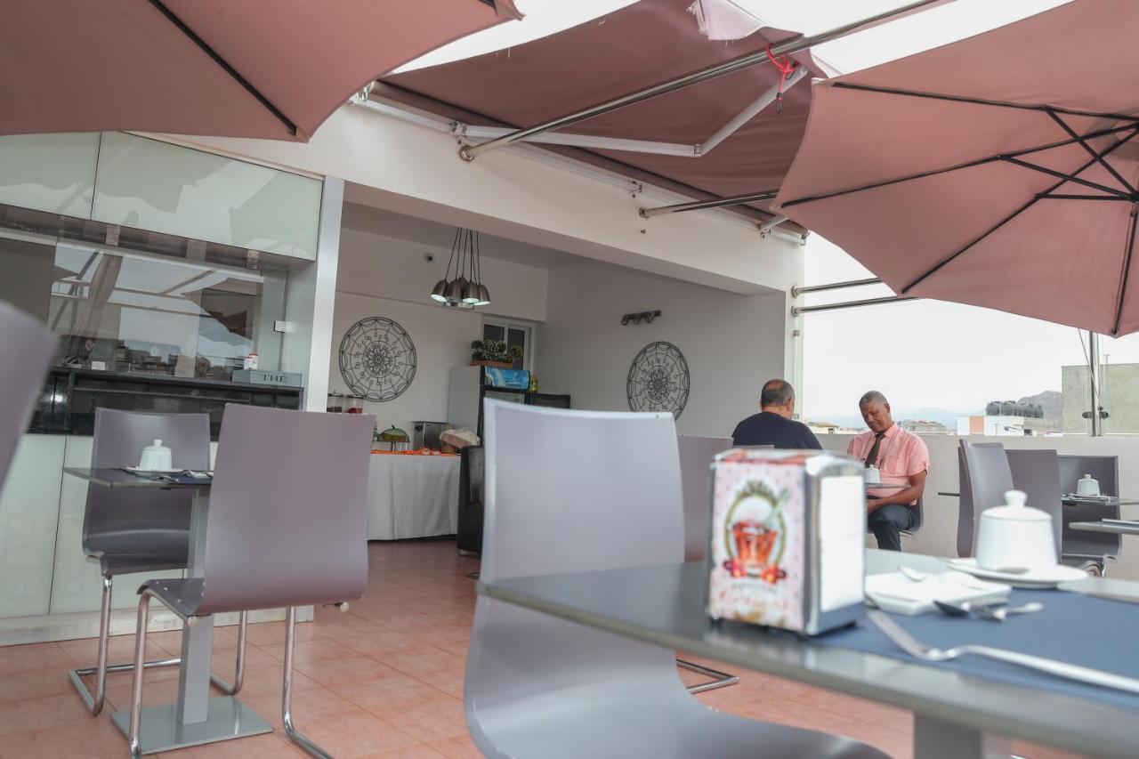 Hotel Cesaria Прая Екстериор снимка